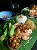 Udang Goreng, Sambal Gandaria dan Lalapan Kangkung & Labu Siam