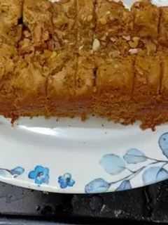 अक्रोड खजूर केक (Walnut Dates Cake Recipe In Marathi) रेसिपी चे मुख्य फोटो