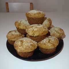 Una foto de Muffins integrales de naranja veganos
