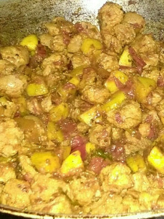सोयाबीन और आलू की सूखी सब्जी (soyabean aur aloo ki sukhi sabzi recipe in Hindi) रेसिपी मुख्य फोटो