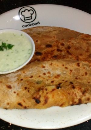 A picture of Fry alu wala paratha.