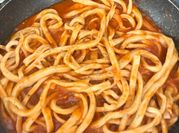 Una foto de salsa bolognesa sin carne