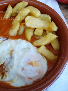 Una foto de Cazuela de huevo con tomate