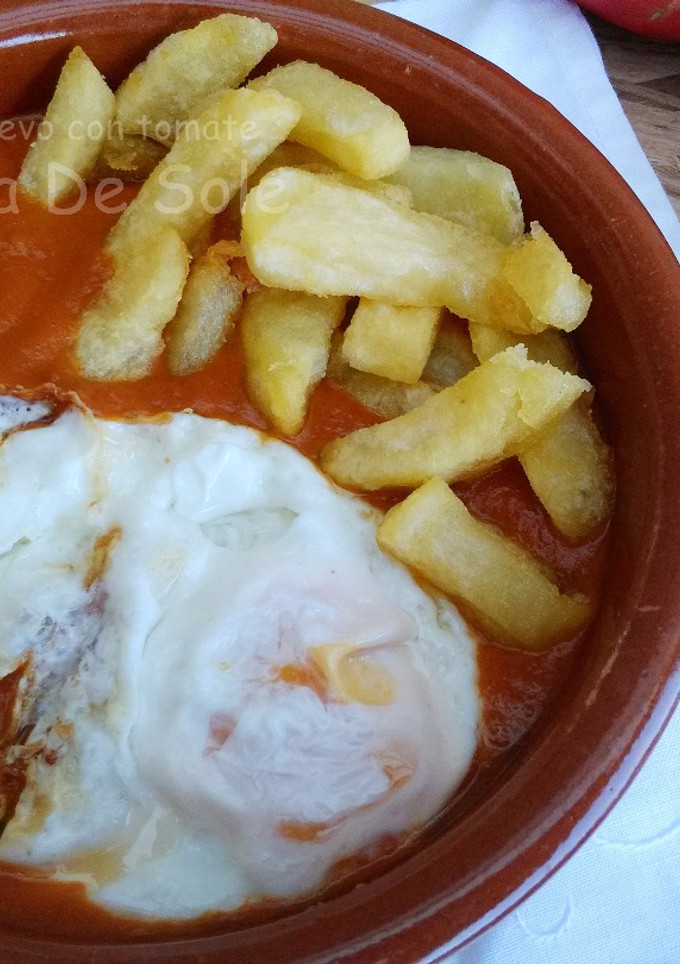 Una foto de Cazuela de huevo con tomate