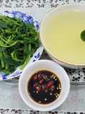 Rau muống luộc chấm nước tương