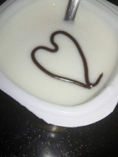Una foto de Yogur con chocolate