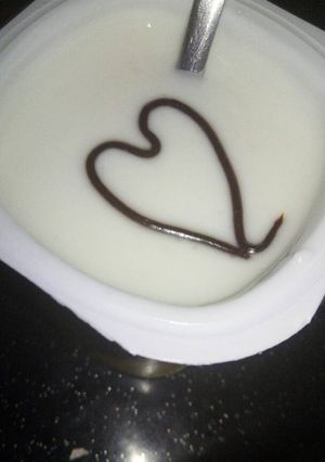Una foto de Yogur con chocolate