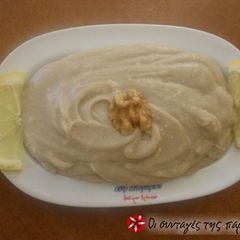 A picture of Skordalia with walnuts and potatoes.
