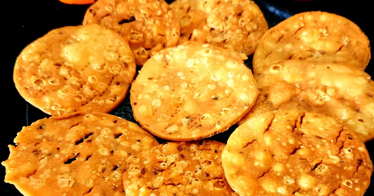 Farsi Puri (Crispy Puri) Savory Snack Bites Diwali Special Recipe by ...