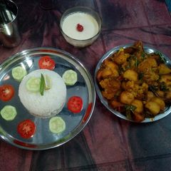 A picture of Aloo fulcopi katla rosha ar misti doi.
