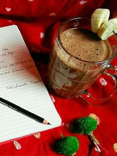 A picture of Chocolate oats banana smoothie.