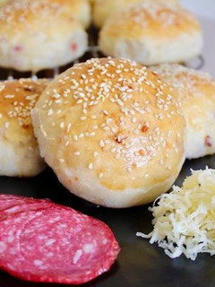Una foto de Pan de Queso y Salame