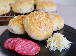 Una foto de Pan de Queso y Salame