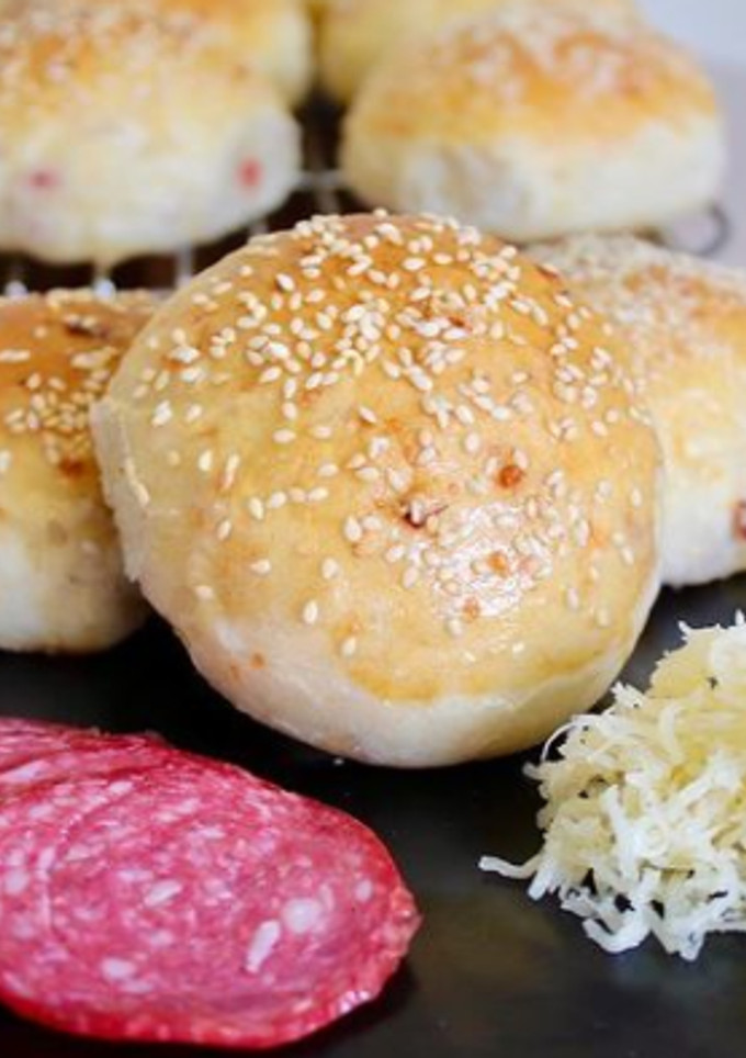 Una foto de Pan de Queso y Salame