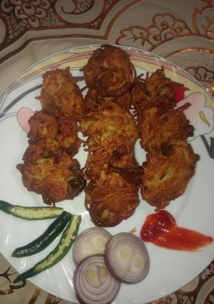 সবজি নুডলস পকোড়া(sabji noodles pakora recipe in Bengali) রেসিপির প্রধান ছবি