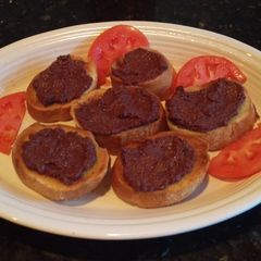 A picture of Tapenade Crostini.