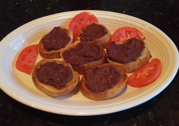 Easy Way to Prepare Yummy Tapenade Crostini