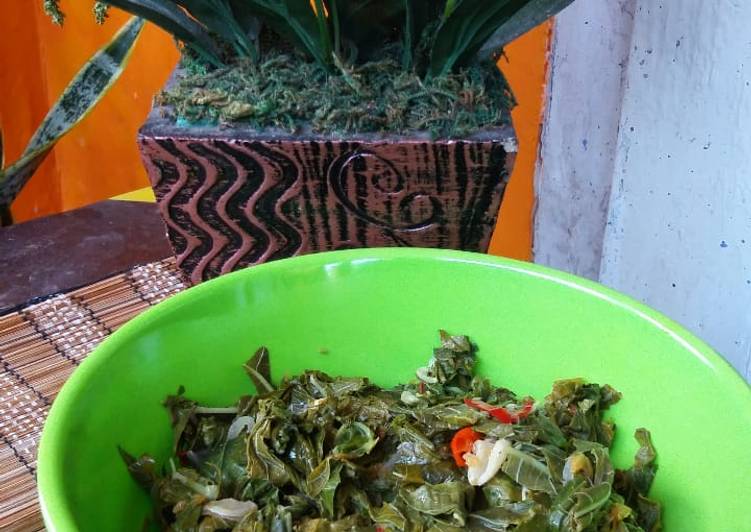 Tumis Daun Singkong