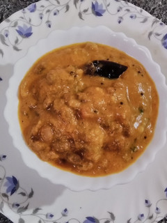 சுரைக்காய் தட்டப்பயிறு குழம்பு (Suraikkaai thattapayaru kulambu recipe in tamil) செய்முறை முக்கிய புகைப்படம்