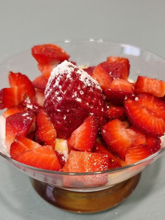 Una foto de Fresas con yogurt griego