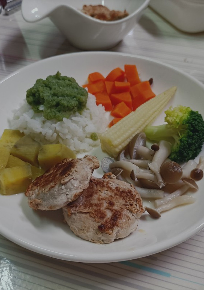 寶寶迷你漢堡肉排 1歲9個月 的食譜成品照片