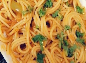 صورة لوصفة معكرونه سباغيتي بالخضار 🍜🧡