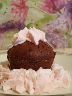 Una foto de Coulant de chocolate relleno de chocolate blanco