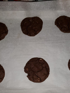 A picture of Dark Chocolate Chip Peppermint Cookies.