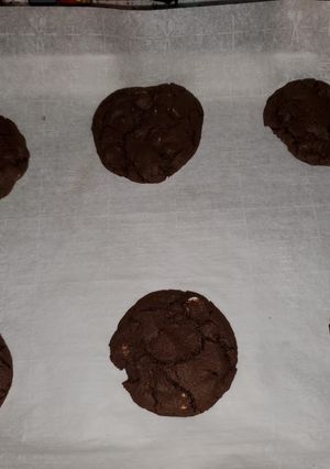 A picture of Dark Chocolate Chip Peppermint Cookies.