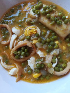 Foto principal de Merluza en salsa con calamares