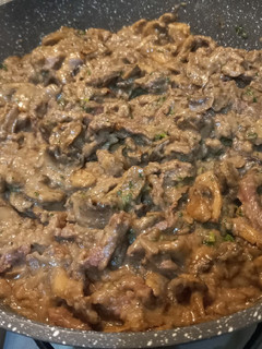 Foto di Straccetti di vitello con funghi champignon