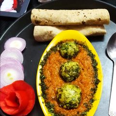 Sabudana Spinach Kofta in Daliya Curry A picture of Sabudana Spinach Kofta in Daliya Curry.