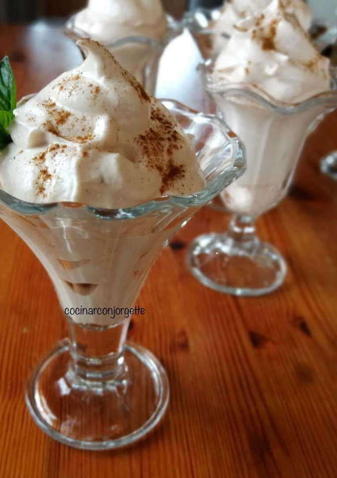 Una foto de Espuma de nísperos