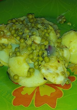 Una foto de Merluza con patatas
