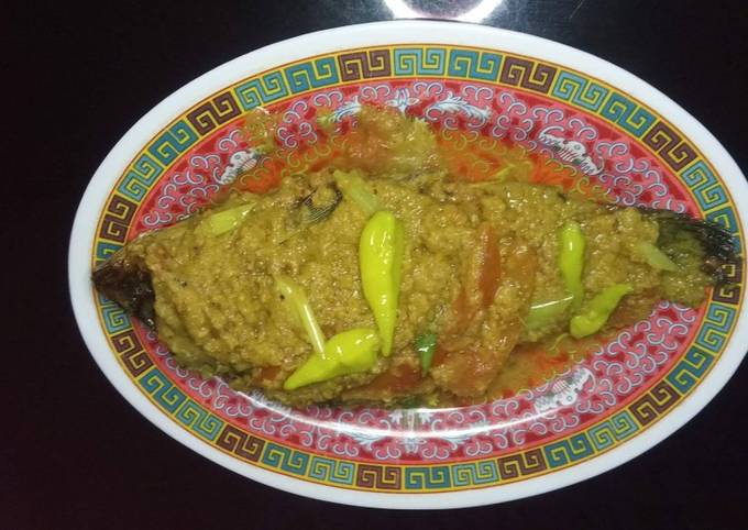 Pesmol Ikan Mas pakai Bumbu Dasar Kuning