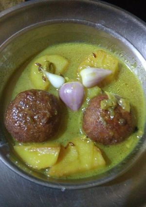 লেফট্ওভার রাইস বল কারি(Leftover rice ball curry recipe in bengali) রেসিপির প্রধান ছবি