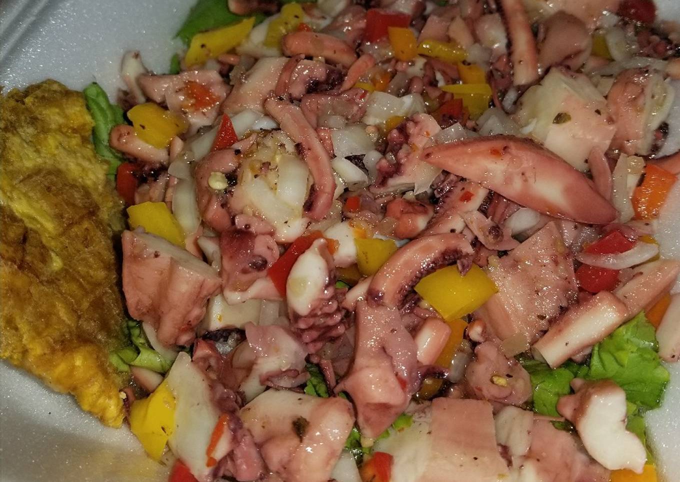 Ensalada de pulpo🐙 y vegetales🌶🥕🥒