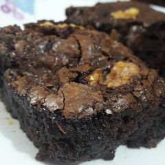 A picture of Walnut fudge brownies.