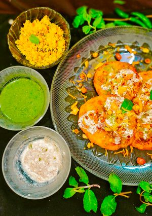 দই মটর পুরি (Dahi Matar Puri recipe in bengali) রেসিপির প্রধান ছবি