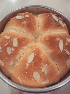 Hình của món Brioche - Bánh Mì Hoa Cúc.