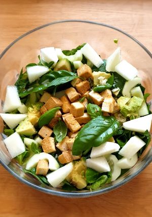 Una foto de Ensalada de Espinacas con Melón y Queso Feta x