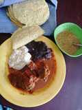 Chamberete en salsa de chile ancho