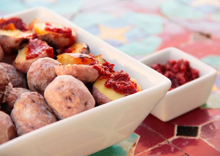 Papas arrugadas. Patatas típicas canarias