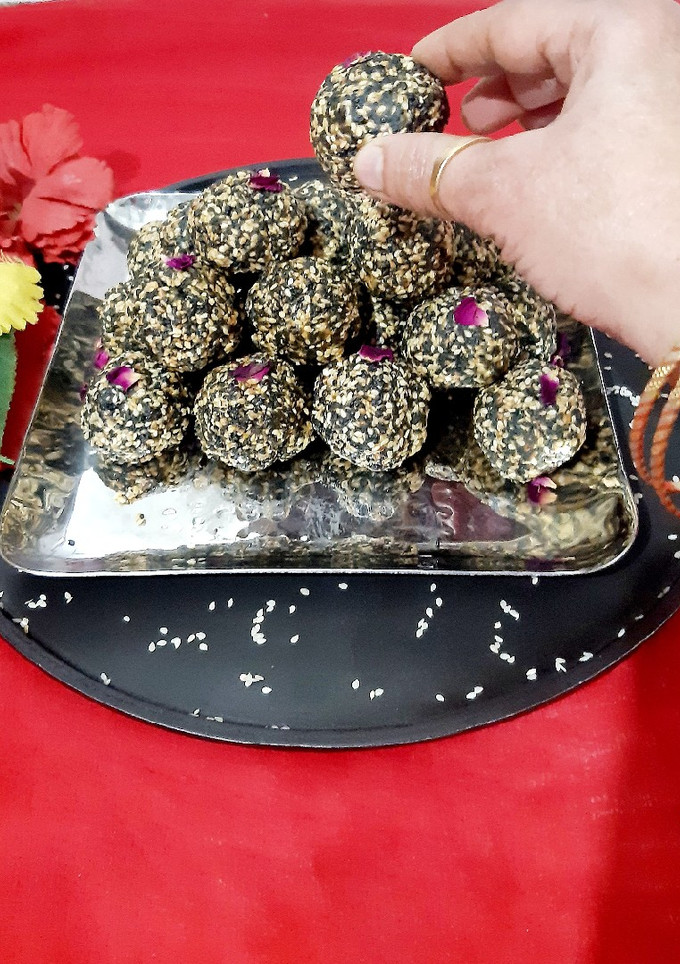 A picture of Til Gud Ladoo.