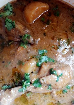 A picture of Aloo Chicken curry.