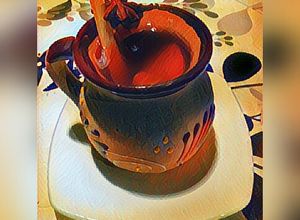 Una foto de Ponche navideño de frutas frescas y secas