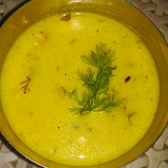 A picture of Dahi wale aloo (potato curd curry).
