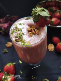 स्ट्रॉबेरी चिया वालनट स्मूदी (Strawberry chia walnut smoothie recipe in Hindi) रेसिपी मुख्य फोटो