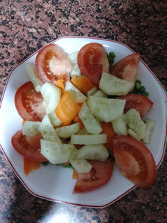 Una foto de Ensalada de zanahoria y guisantes