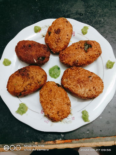 सूजी और चावल के आटे का कटलेट (suji aur chawal ke aate ka cutlet recipe in Hindi) रेसिपी मुख्य फोटो